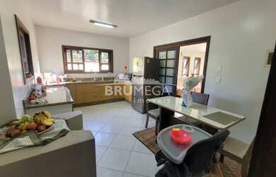 Imagem 6: ![CDATA[Casa especial e muito bem localizada]]