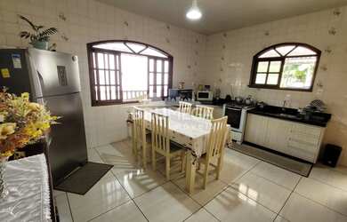 Imagem 6: ![CDATA[Casa com ponto comercial já locado.]]