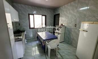 Imagem 6: ![CDATA[Casa com ( 2moradias ) em terreno amplo e localização top ! ( não está averbada