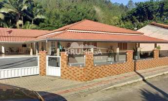 Imagem: ! CDATA Excelente Casa com Amplo terreno