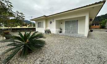 Imagem: ! CDATA Casa com Excelente Localização