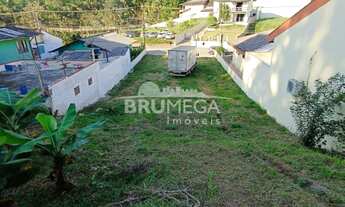 Imagem 2: ![CDATA[Terreno com 827 m2]]