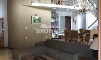 Imagem 6: ![CDATA[Casa Especial no Centro da Cidade - Tranquilidade e Conforto em Área Nobre]]