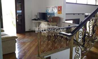 Imagem 7: ![CDATA[Casa Especial no Centro da Cidade - Tranquilidade e Conforto em Área Nobre]]