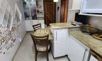 Imagem 4: ![CDATA[Apartamento Mobiliado com 3 dormitórios e 2 vagas - Centro I]]