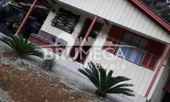 Imagem 2: ![CDATA[CASA COM TERRENO AMPLO PARA SITIO]]