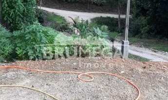 Imagem 6: ![CDATA[CASA COM TERRENO AMPLO PARA SITIO]]