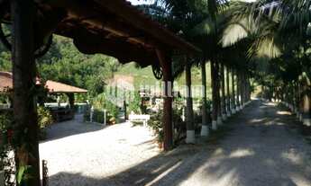 Imagem: ! CDATA BELO SÍTIO PERTO DO CENTRO DE BOTUVERÁ