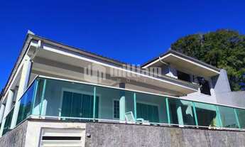 Imagem: ! CDATA CASA COM 4 DORMITÓRIOS SENDO 2