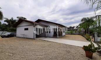 Imagem: ! CDATA CASA COM TRÊS DORMITÓRIOS EM BRUSQUE