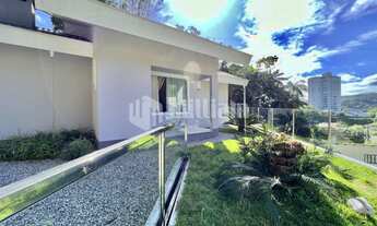 Imagem 6: ![CDATA[LINDA CASA COM 1 SUÍTE C/ CLOSET + 2 DORMITÓRIOS E AMPLO TERRENO]]