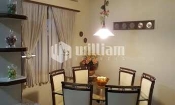 Imagem 6: ![CDATA[CASA NO CENTRO COM SALA COMERCIAL]]