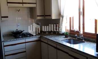 Imagem 5: ![CDATA[CASA NO CENTRO COM SALA COMERCIAL]]