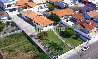 Imagem: ! CDATA CASA COM AMPLO TERRENO NO JARDIM