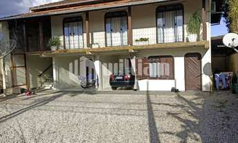 Imagem 2: ![CDATA[CASA SOLTA COM ESPAÇO DE TERRENO EM GASPAR]]