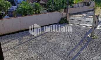 Imagem 4: ![CDATA[CASA SOLTA COM ESPAÇO DE TERRENO EM GASPAR]]