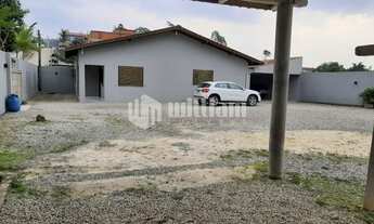 Imagem: ! CDATA CASA COM AMPLO TERRENO NO LIMOEIRO