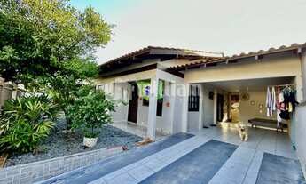 Imagem: ! CDATA CASA COM 3 QUARTOS, SENDO 1 SUÍTE