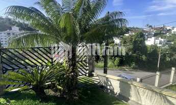 Imagem 3: ![CDATA[CASA COM 4 QUARTOS SENDO UMA SUITE MASTER, NO CENTRO DE BRUSQUE ]]