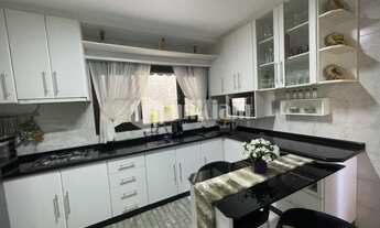 Imagem 6: ![CDATA[CASA COM 4 QUARTOS SENDO UMA SUITE MASTER, NO CENTRO DE BRUSQUE ]]