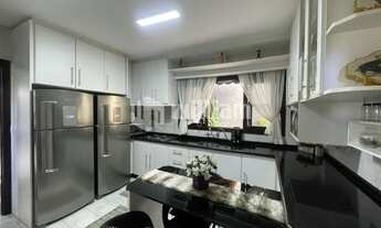 Imagem 7: ![CDATA[CASA COM 4 QUARTOS SENDO UMA SUITE MASTER, NO CENTRO DE BRUSQUE ]]