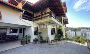 Imagem 4: ![CDATA[CASA COM 4 QUARTOS SENDO UMA SUITE MASTER, NO CENTRO DE BRUSQUE ]]