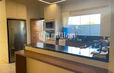 Imagem 7: ![CDATA[BELA CASA ALTO PADRÃO 1 SUITE MAIS 3 DORMITORIOS ]]