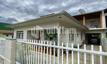 Imagem: ! CDATA CASA COM 3 QUARTOS E AMPLO TERRENO