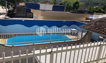 Imagem 5: ![CDATA[CASA COM 6 DORMITÓRIOS À 550 METROS DO MAR]]