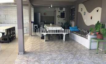 Imagem 7: ![CDATA[CASA COM 6 DORMITÓRIOS À 550 METROS DO MAR]]