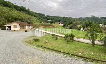 Imagem 2: ![CDATA[CASA EM AMPLO TERRENO NO BAIRRO GUARANI]]