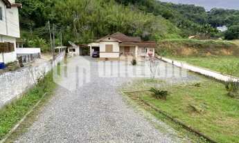 Imagem 1: ![CDATA[CASA EM AMPLO TERRENO NO BAIRRO GUARANI]]