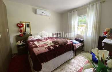 Imagem 7: ![CDATA[CASA DE 3 DORMITÓRIOS, SENDO UMA SUÍTE COM AMPLO TERRENO NA GUABIRUBA]]