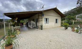 Imagem: ! CDATA CASA DE 3 DORMITÓRIOS, SENDO UMA