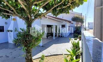 Imagem 7: ![CDATA[CASA DE 3 QUARTOS SEMI MOBILIADA PRÓXIMO AO CENTRO ]]