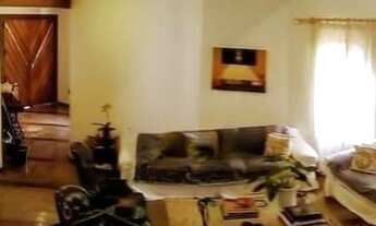 Imagem 2: Casa à venda no miolo da Granja Viana - Batelli Imóveis