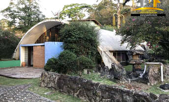 Imagem: Casa à venda com arquitetura brasileira