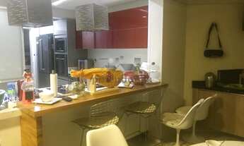 Imagem 3: 4 dormitórios na Rua Doutor Cândido Espinheira