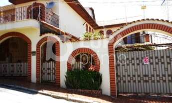 Imagem 4: 4 dormitórios, 1 suítes, 2 banheiro, 4 vagas na garagem