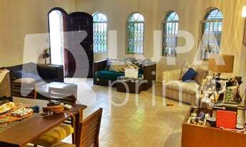 Imagem 2: 3 dormitórios, 1 suítes, 4 banheiro, 2 vagas na garagem