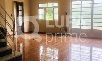 Imagem: 3 dormitórios na Rua Maria Amália Lopes