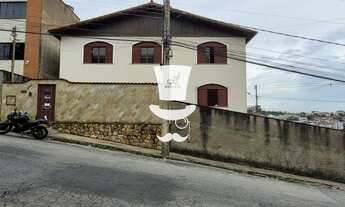 Imagem: Casa à venda em Barbacena com 4 dormitórios