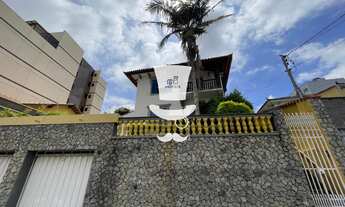 Imagem 2: Casa à venda em Barbacena com 5 dormitórios sendo 2 suítes no Centro