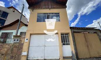 Imagem: Casa em Barbacena com 2 dormitórios sendo