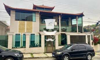 Imagem: Casa à venda com 2 pavimentos em Barbacena-MG