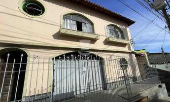 Imagem: Casa à venda com 3 quartos, sendo 1 suíte