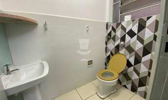 Imagem 7: Sala Pronta para Consultório no Centro com Banheiro Privativo e Armário