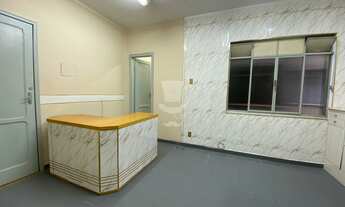 Imagem 4: Sala Pronta para Consultório no Centro com Banheiro Privativo e Armário