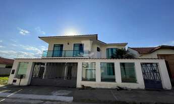 Imagem: Casa à venda em Barbacena com 4 quartos