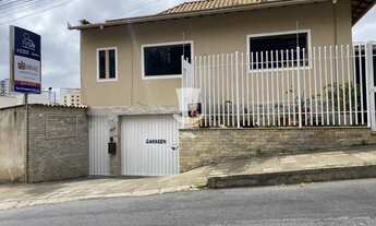 Imagem: Casa à venda com 3 quartos, sendo 3 suítes